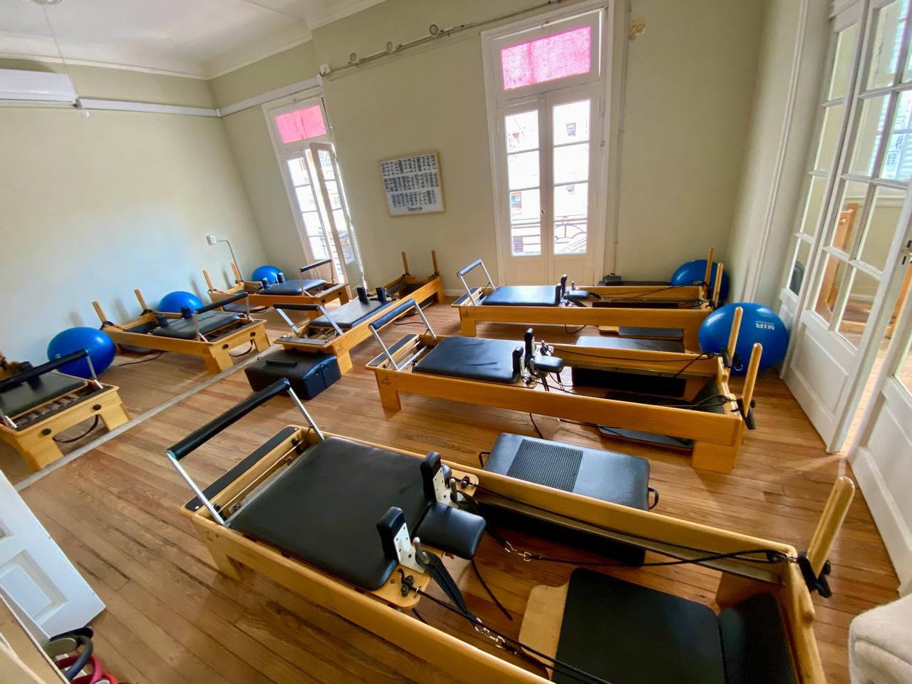 El estudio con sus camas reformer